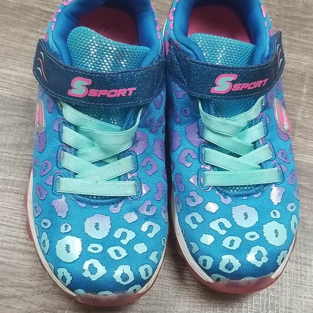 Girl Skechers Size 1